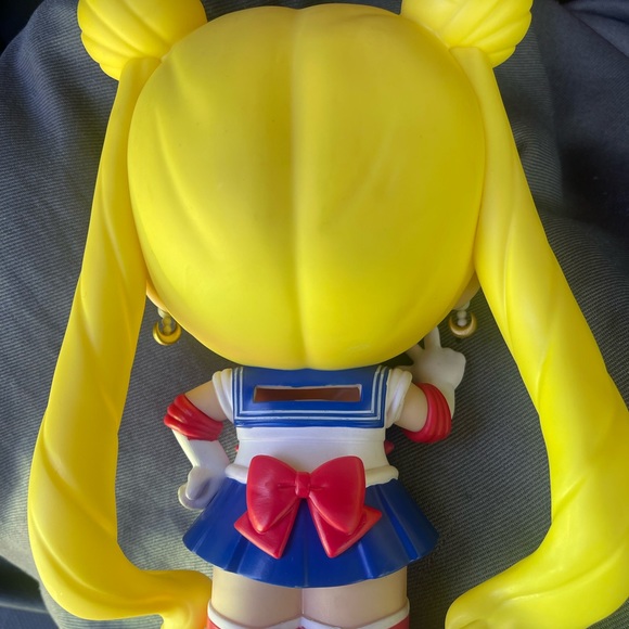 Sailor Moon Coin Bank - Picture 2 of 3